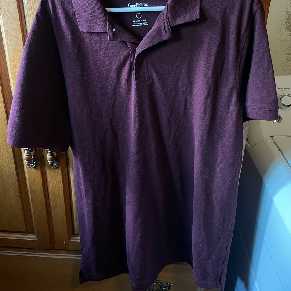 Men’s burgundy polo